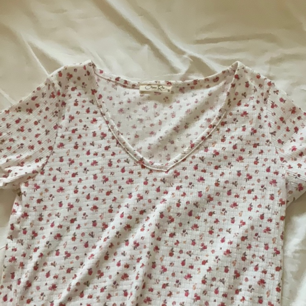 Shirt with little pink flowers